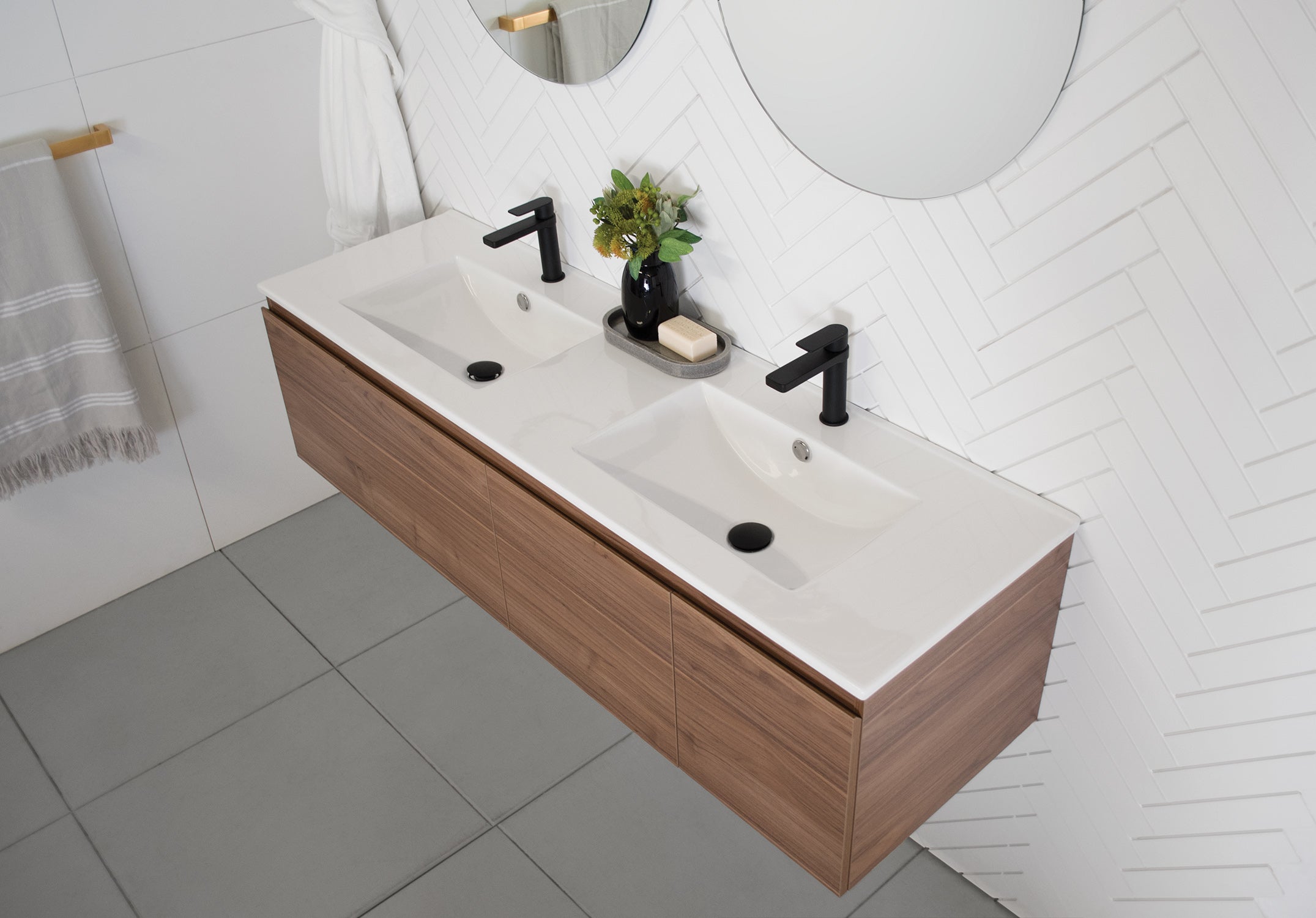 Glacier Ceramic 1500 Double vanity