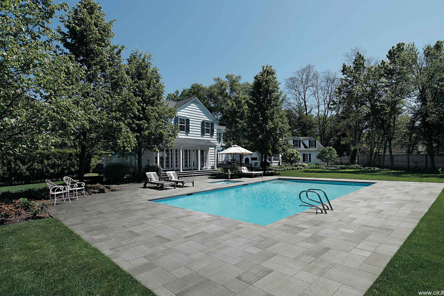 Broletto grip external tiles